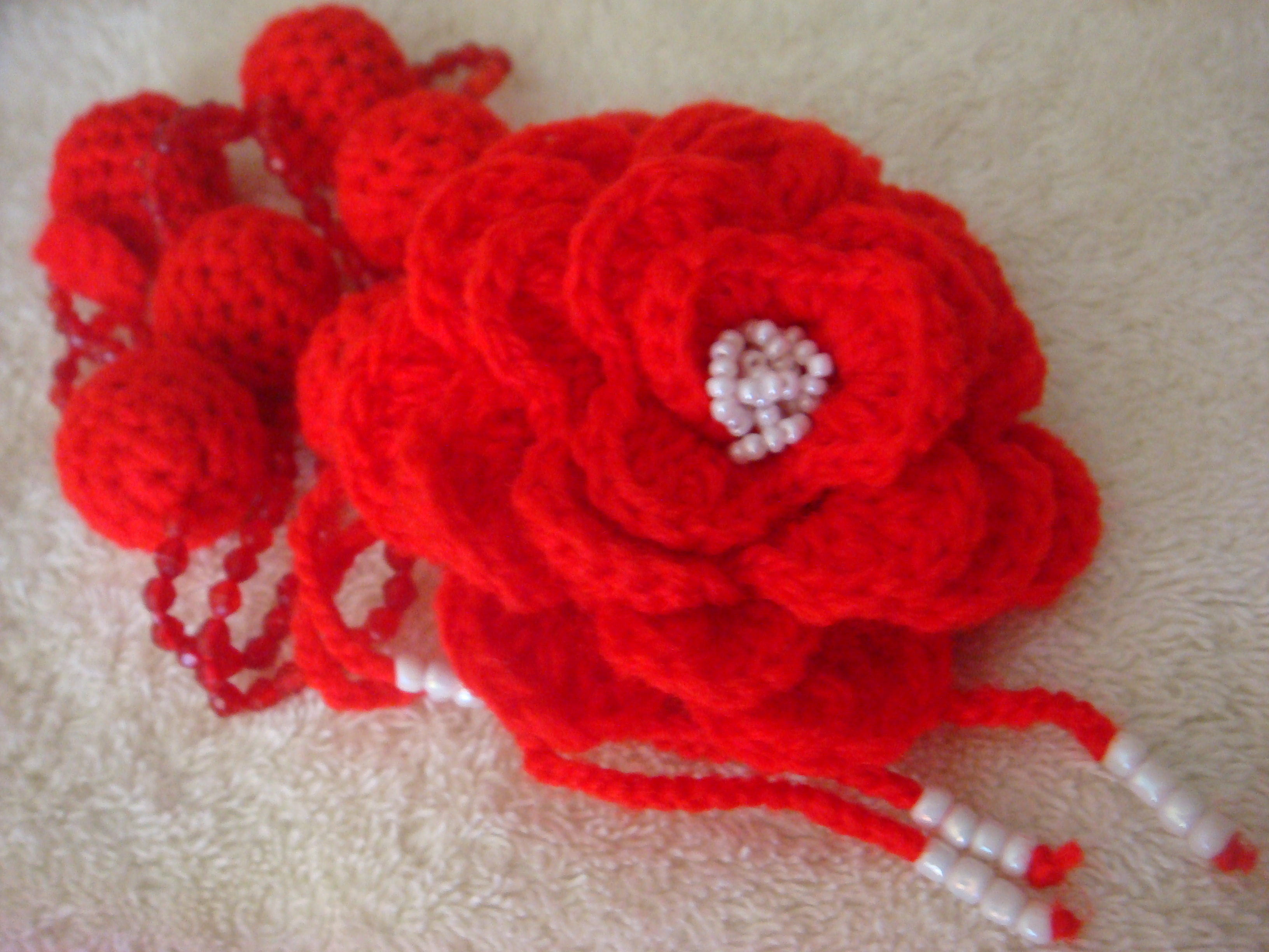 Free RED CROCHET NECKLACE Pattern