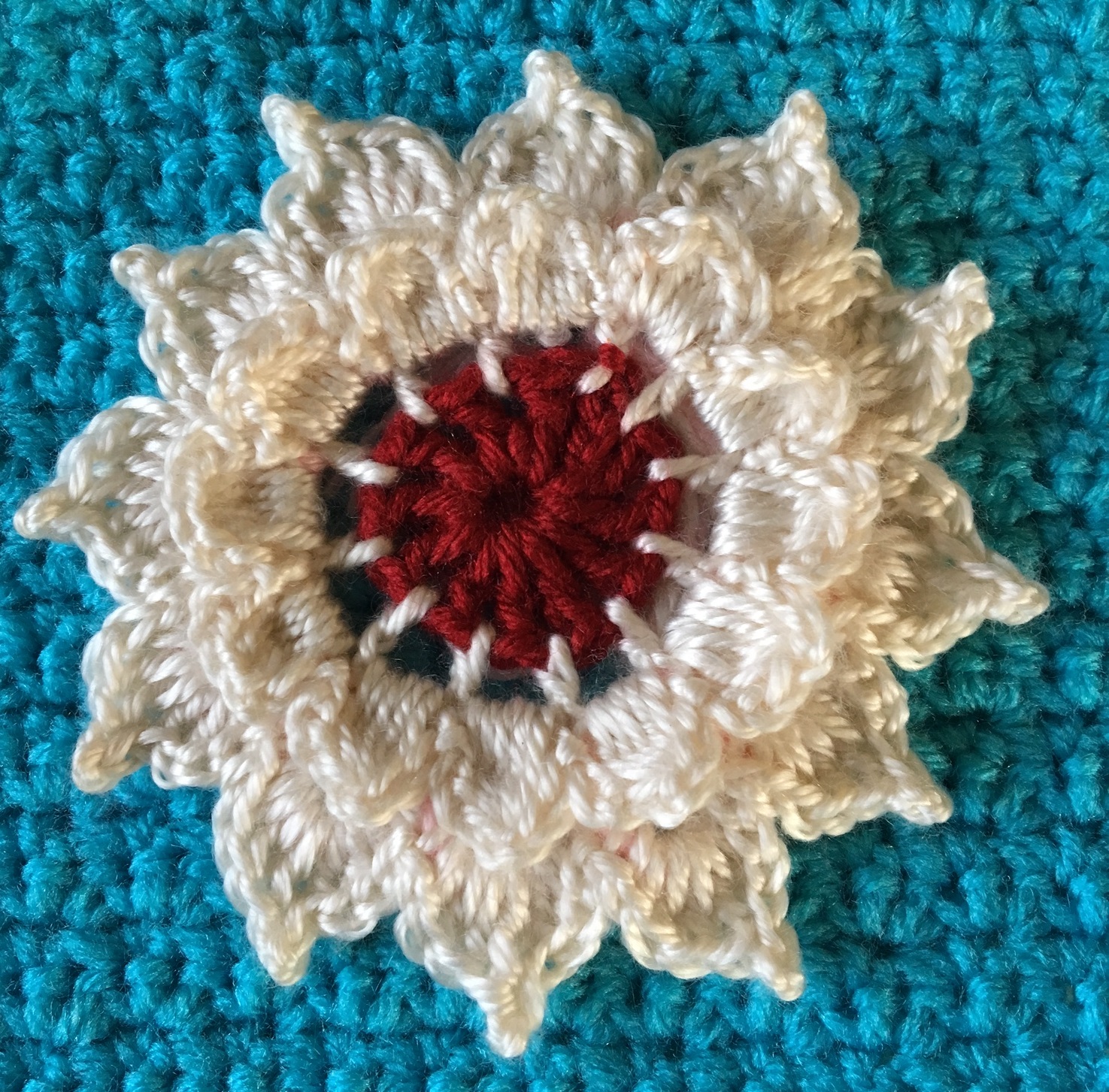 Two-layered crochet flowers