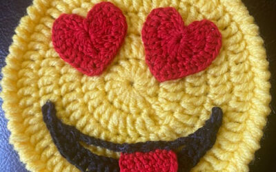 free crochet emoji’s loving face  pattern  (6)